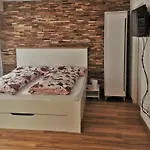 Modern Renoviert Mit Hallenbad + Fitness