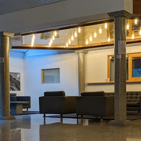 Modern Renoviert Mit Hallenbad + Fitness * Laax