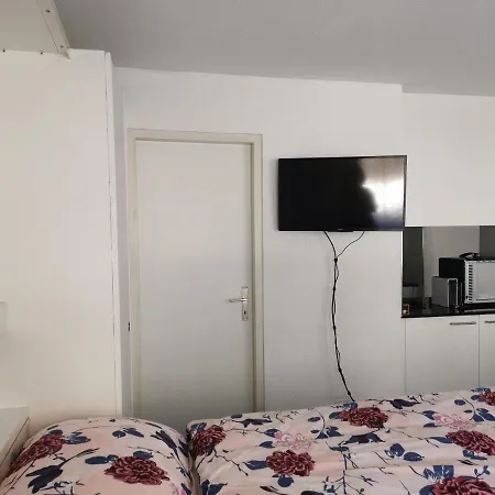 Modern Renoviert Mit Hallenbad + Fitness *