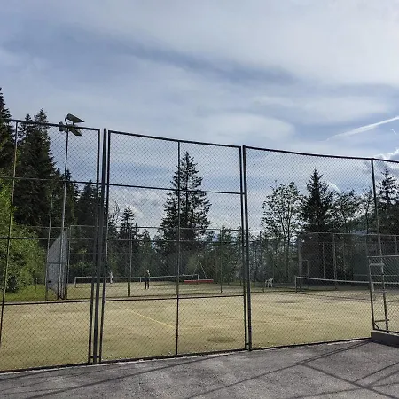 Modern Renoviert Mit Hallenbad + Fitness Appartamento