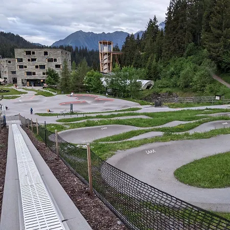 Modern Renoviert Mit Hallenbad + Fitness Appartamento
