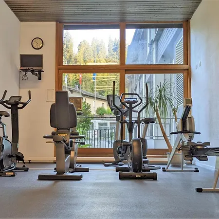 Modern Renoviert Mit Hallenbad + Fitness דירה *