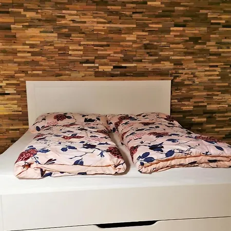 Modern Renoviert Mit Hallenbad + Fitness דירה