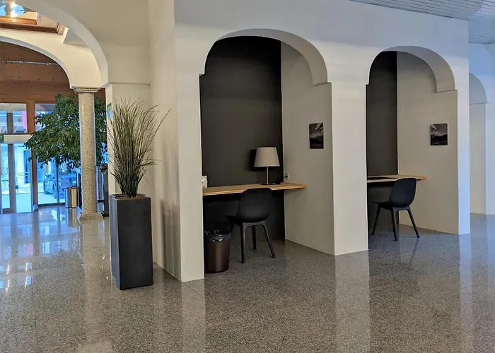 Modern Renoviert Mit Hallenbad + Fitness