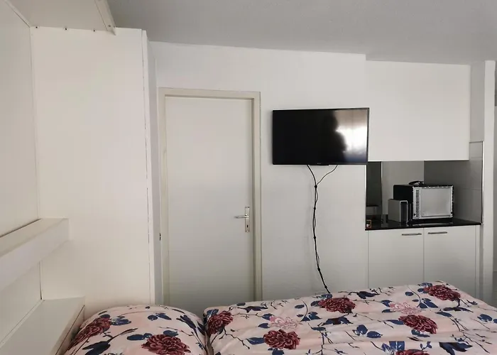 Modern Renoviert Mit Hallenbad + Fitness *