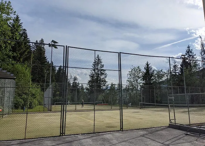 Modern Renoviert Mit Hallenbad + Fitness 아파트