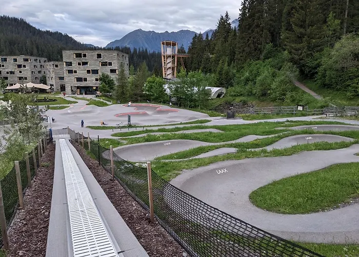 Modern Renoviert Mit Hallenbad + Fitness 아파트