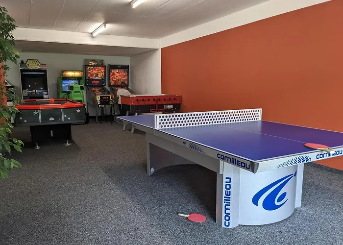 Modern Renoviert Mit Hallenbad + Fitness לאקס