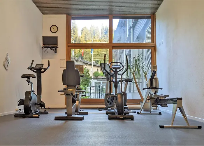 Modern Renoviert Mit Hallenbad + Fitness דירה *