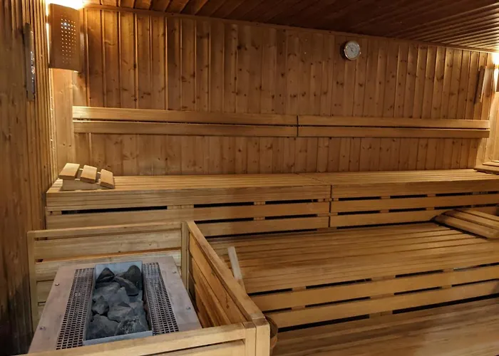 Modern Renoviert Mit Hallenbad + Fitness 락스