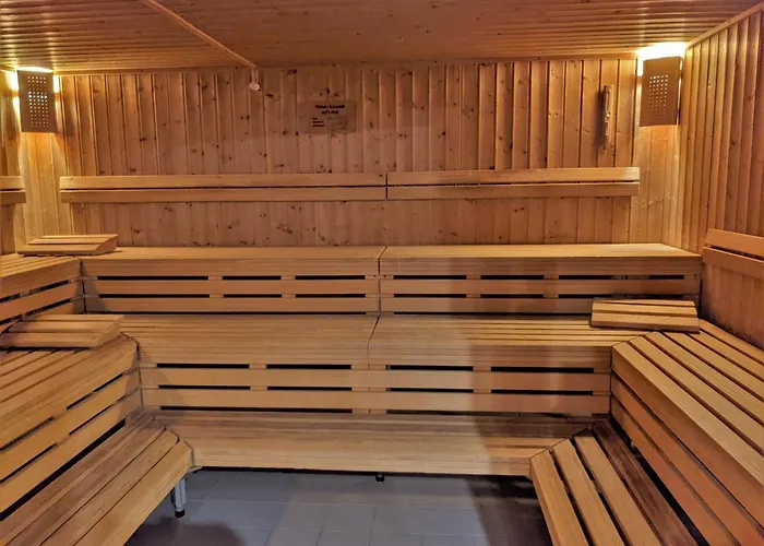 Modern Renoviert Mit Hallenbad + Fitness 아파트 *