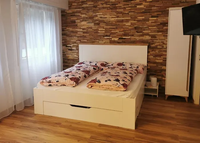 Modern Renoviert Mit Hallenbad + Fitness