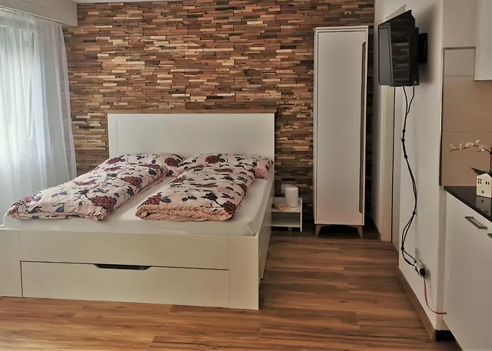 Modern Renoviert Mit Hallenbad + Fitness