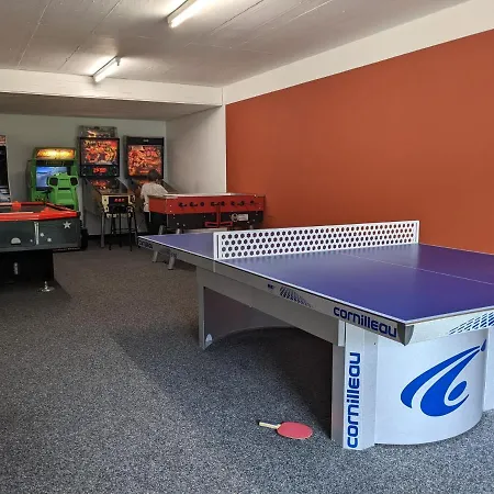 Modern Renoviert Mit Hallenbad + Fitness لاكس