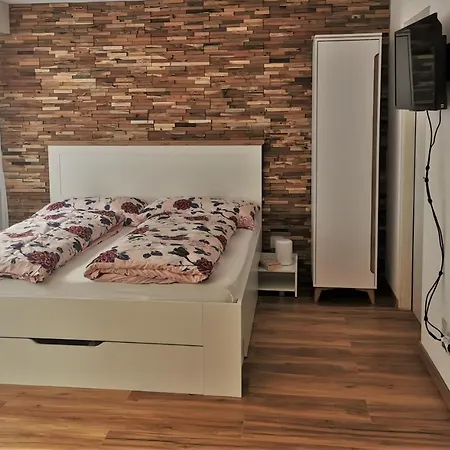 Modern Renoviert Mit Hallenbad + Fitness