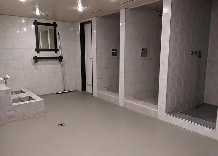 Appartement Modern Renoviert Mit Hallenbad + Fitness *